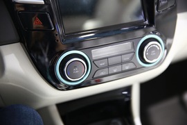 东风风神E70上海车展实拍