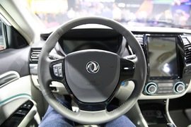 东风风神E70上海车展实拍