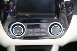 东风风神E70上海车展实拍