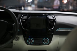 东风风神E70上海车展实拍