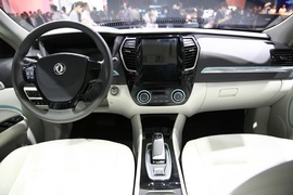 东风风神E70上海车展实拍