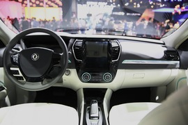 东风风神E70上海车展实拍