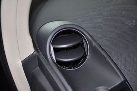 2011款丰田雅力士1.6E自动魅动版