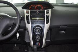 2011款丰田雅力士1.6E自动魅动版