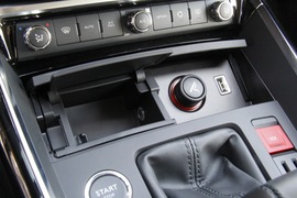 2017款雪铁龙C5实拍组图