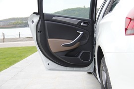 2017款雪铁龙C5实拍组图