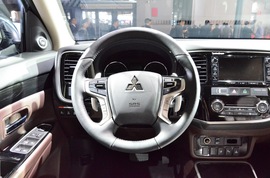 广汽三菱欧蓝德PHEV上海车展实拍