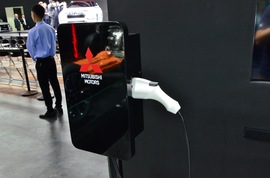 广汽三菱欧蓝德PHEV上海车展实拍