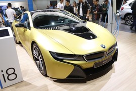 宝马i8质子磨砂黄限量版上海车展实拍