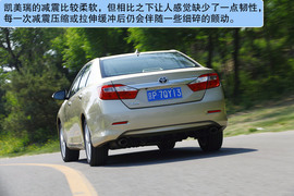 2012款丰田凯美瑞对比测试