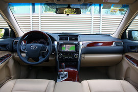 2012款丰田凯美瑞对比测试