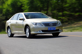 2012款丰田凯美瑞对比测试