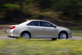 2012款丰田凯美瑞对比测试