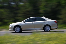 2012款丰田凯美瑞对比测试