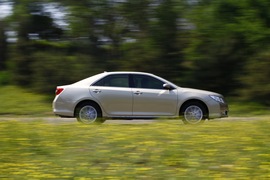 2012款丰田凯美瑞对比测试