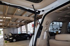 2012款丰田埃尔法3.5L豪华版