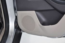 2012款福特福克斯三厢1.6L手自一体尊贵型