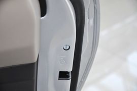 2012款福特福克斯三厢1.6L手自一体尊贵型
