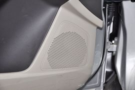 2012款福特福克斯三厢1.6L手自一体尊贵型