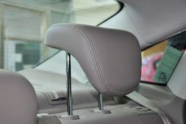2012款福特福克斯三厢1.6L手自一体尊贵型