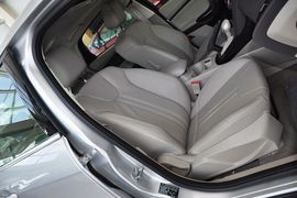 2012款福特福克斯三厢1.6L手自一体尊贵型