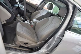 2012款福特福克斯三厢1.6L手自一体尊贵型