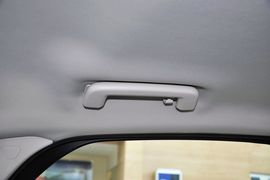 2012款福特福克斯三厢1.6L手自一体尊贵型