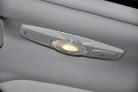 2012款福特福克斯三厢1.6L手自一体尊贵型