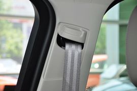 2012款福特福克斯三厢1.6L手自一体尊贵型