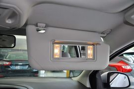 2012款福特福克斯三厢1.6L手自一体尊贵型