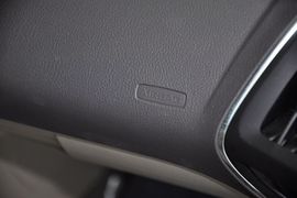 2012款福特福克斯三厢1.6L手自一体尊贵型