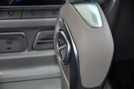 2012款福特福克斯三厢1.6L手自一体尊贵型