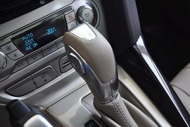 2012款福特福克斯三厢1.6L手自一体尊贵型