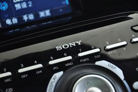 2012款福特福克斯三厢1.6L手自一体尊贵型