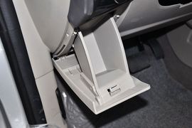 2012款福特福克斯三厢1.6L手自一体尊贵型