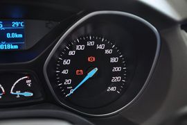 2012款福特福克斯三厢1.6L手自一体尊贵型