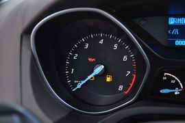2012款福特福克斯三厢1.6L手自一体尊贵型