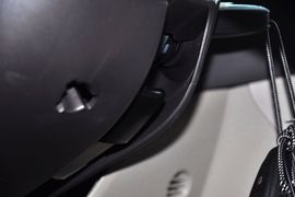 2012款福特福克斯三厢1.6L手自一体尊贵型
