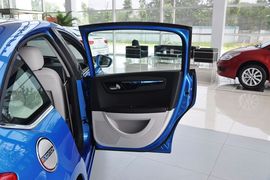 2012款东风雪铁龙新世嘉两厢1.6L自动乐享型