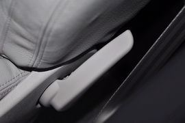 2012款东风雪铁龙新世嘉两厢1.6L自动乐享型