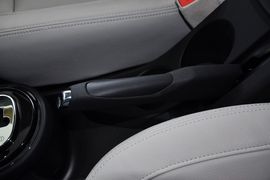 2012款东风雪铁龙新世嘉两厢1.6L自动乐享型