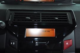 2012款东风雪铁龙新世嘉两厢1.6L自动乐享型