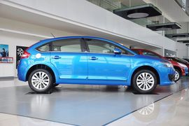 2012款东风雪铁龙新世嘉两厢1.6L自动乐享型