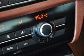 2012款宝马520i典雅型