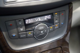 2012款新轩逸1.8XV宜宾试驾实拍