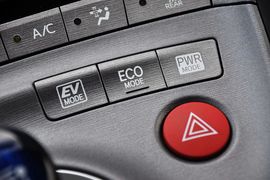 2012款丰田普锐斯1.8L豪华版到店实拍