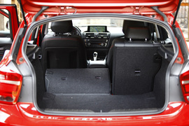 2012款宝马1系118i运动型试驾实拍