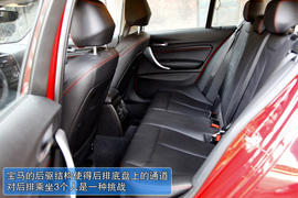 2012款宝马1系118i运动型试驾实拍