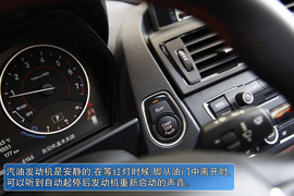 2012款宝马1系118i运动型试驾实拍