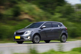 2012款东风悦达起亚K2两厢对比北京汽车E150实拍